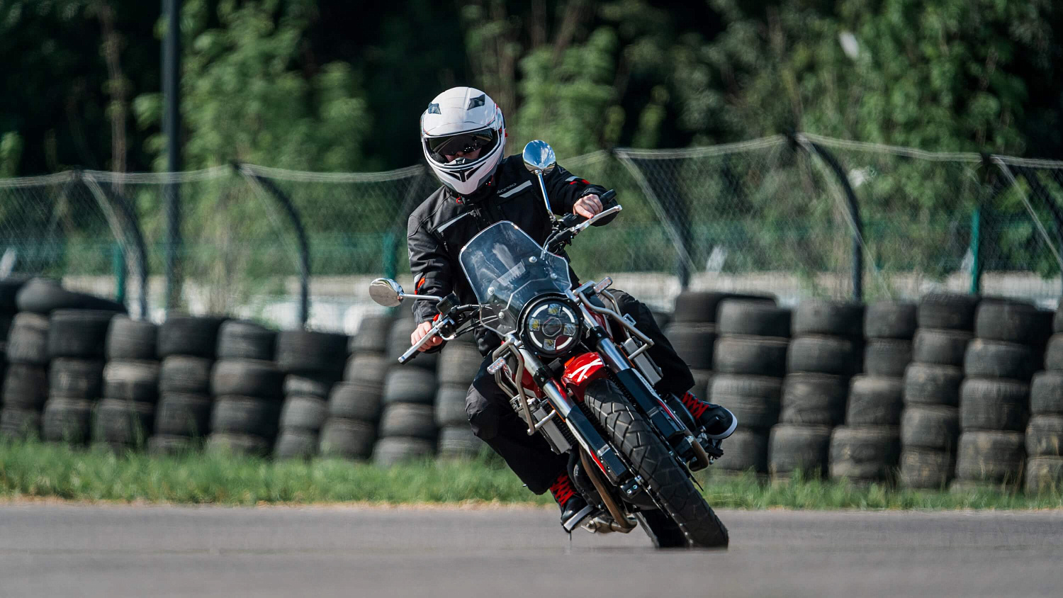 Мотоцикл CYCLONE RE3 Scrambler