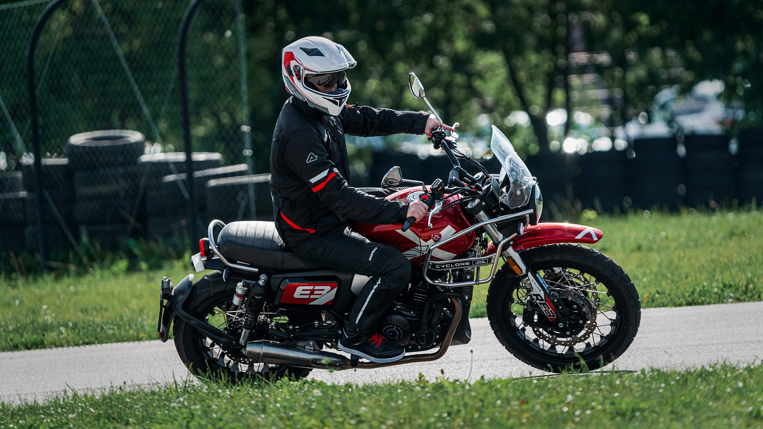 Мотоцикл CYCLONE RE3 Scrambler