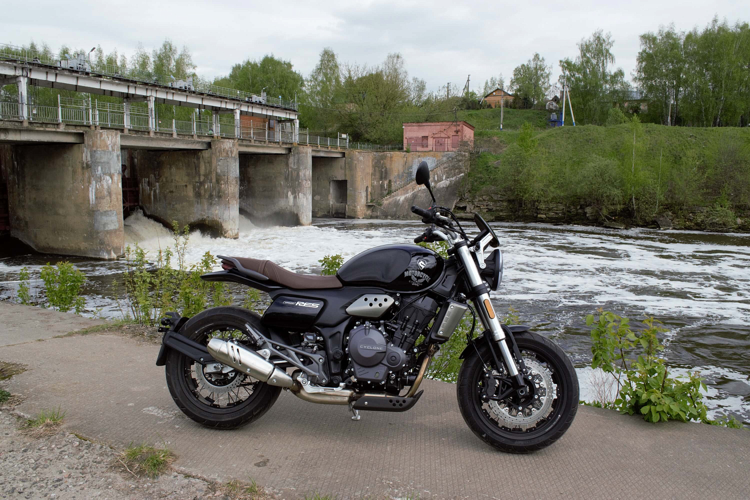 Мотоцикл CYCLONE RE5 (SR600)