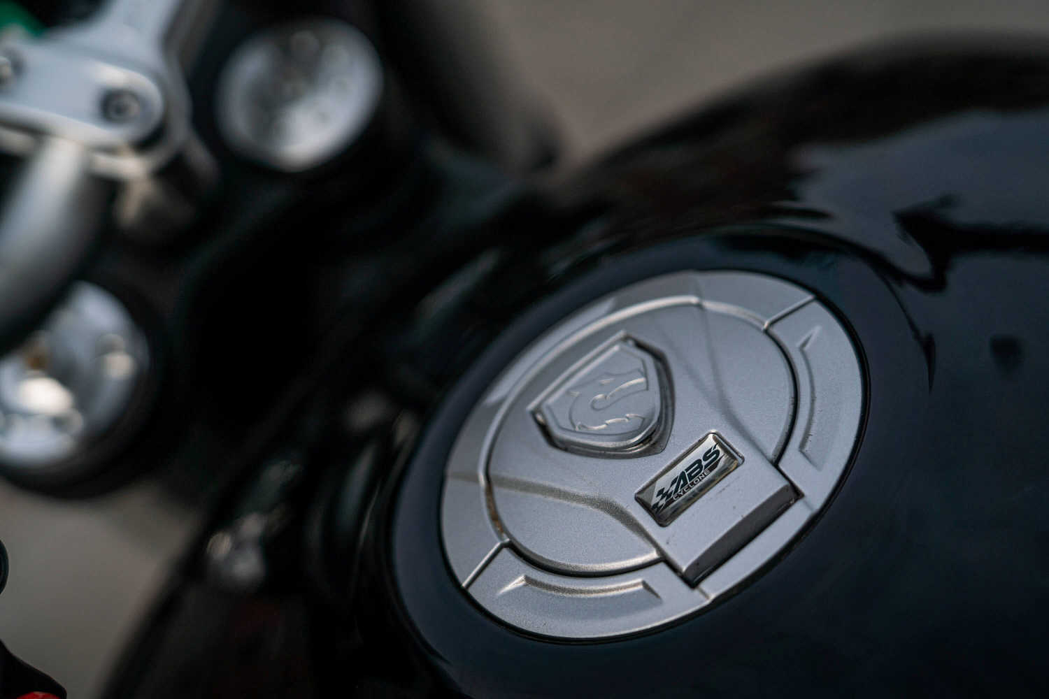 Мотоцикл CYCLONE RE5 (SR600)