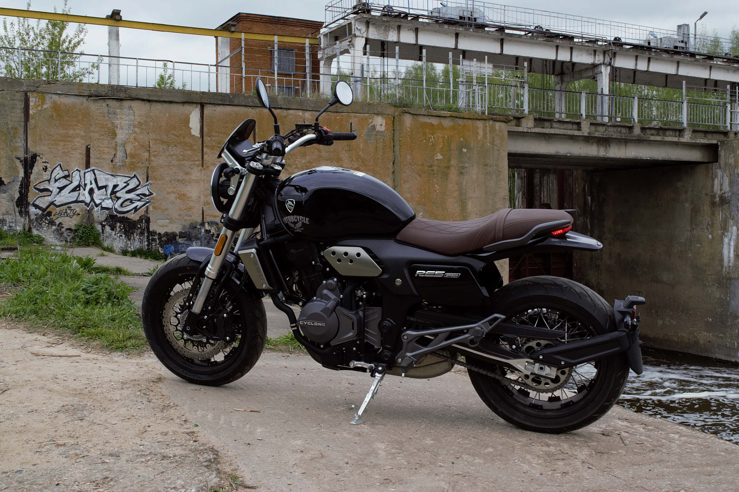 Мотоцикл CYCLONE RE5 (SR600)