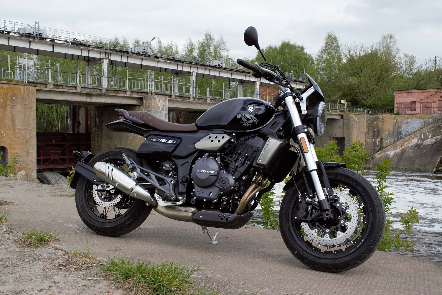 Мотоцикл CYCLONE RE5 (SR600)