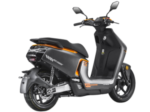 Скутер CINECO ES5 (ZS5000DT) Скутер CINECO ES5 (ZS5000DT)