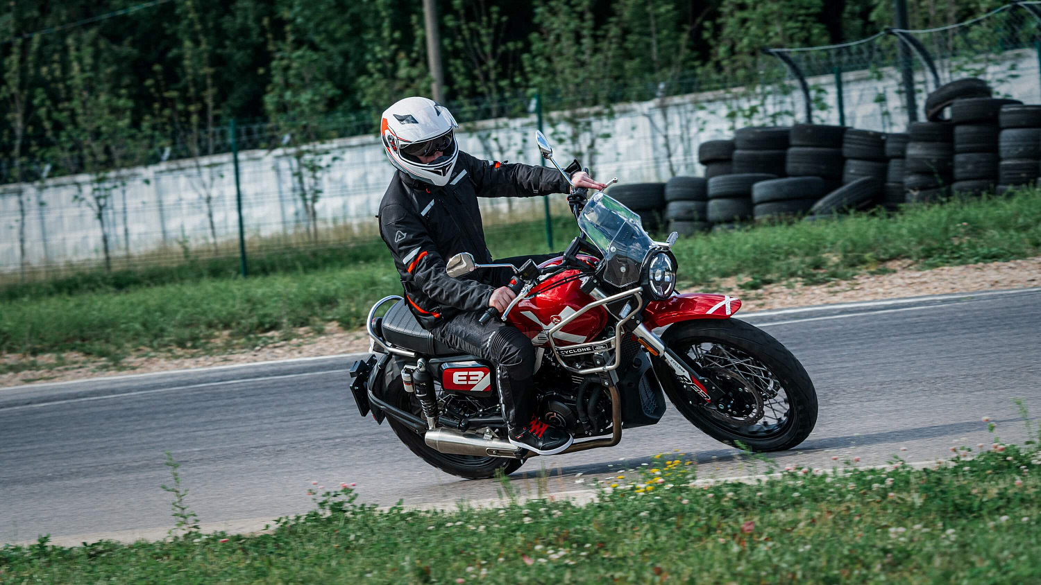 Мотоцикл CYCLONE RE3 Scrambler