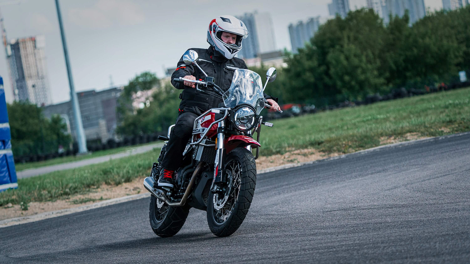 Мотоцикл CYCLONE RE3 Scrambler