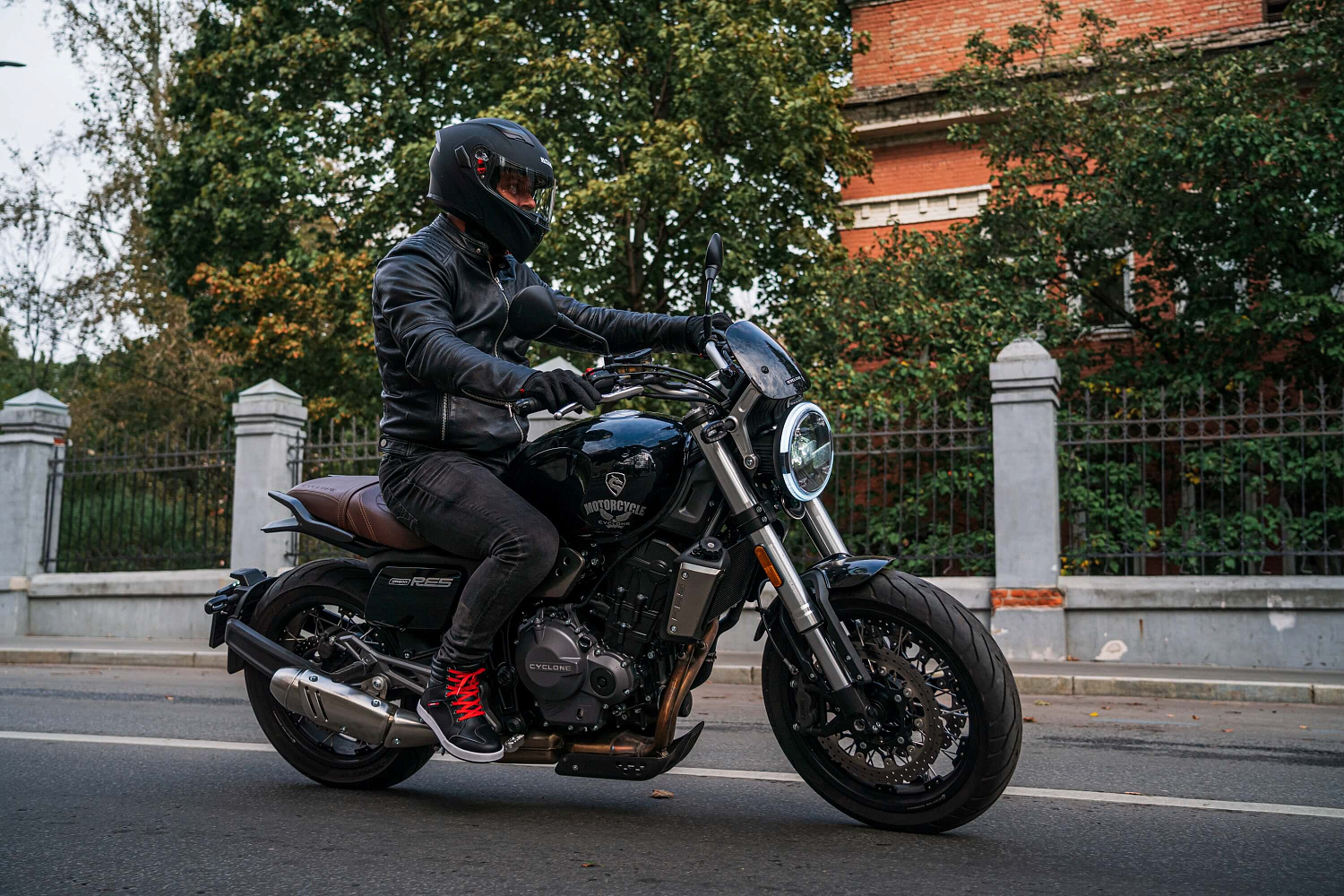 Мотоцикл CYCLONE RE5 (SR600)