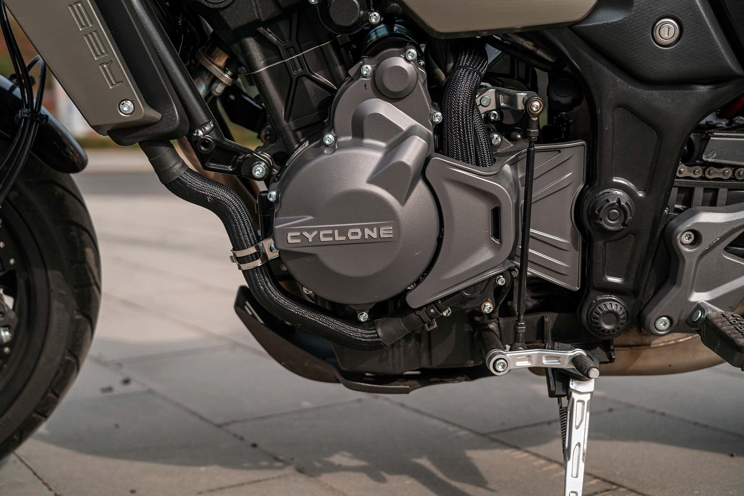 Мотоцикл CYCLONE RE5 (SR600)