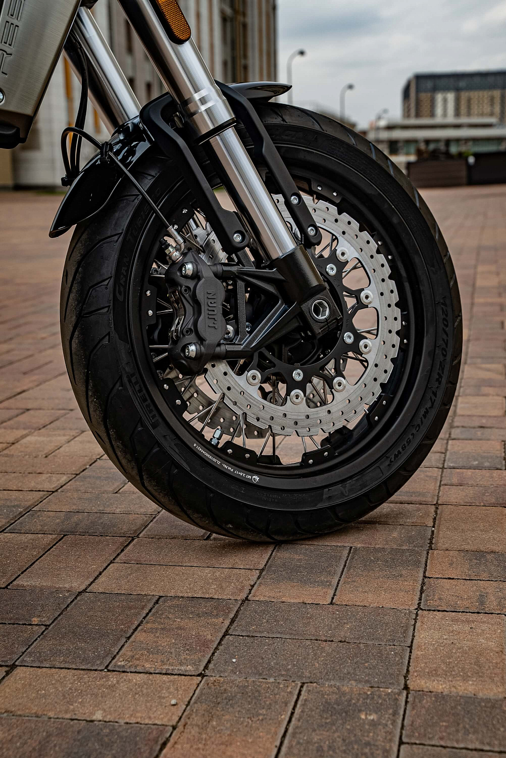 Мотоцикл CYCLONE RE5 (SR600)