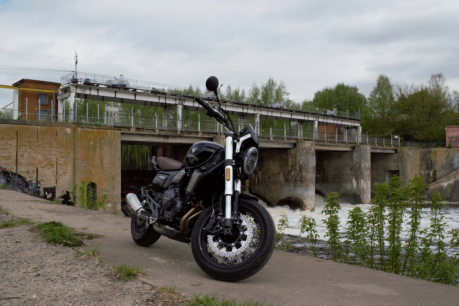 Мотоцикл CYCLONE RE5 (SR600)