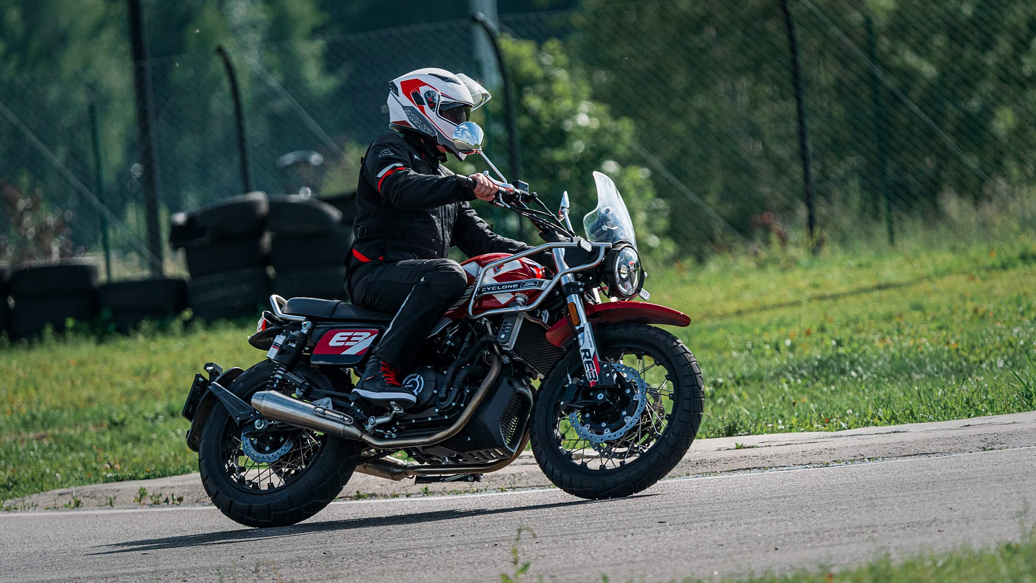 Мотоцикл CYCLONE RE3 Scrambler