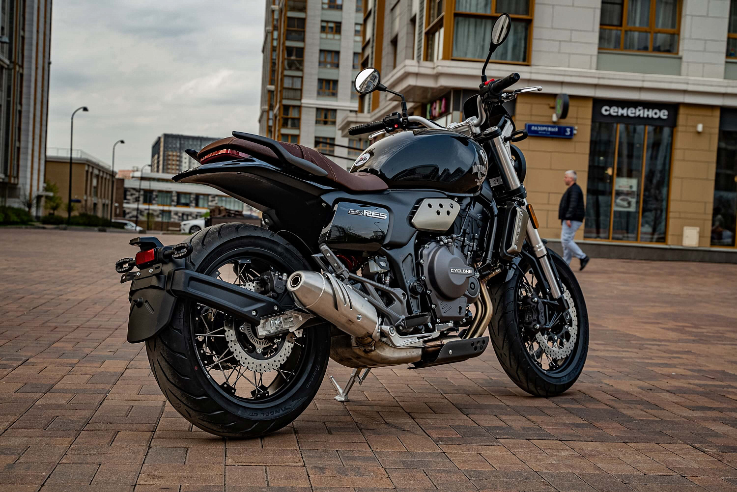 Мотоцикл CYCLONE RE5 (SR600)