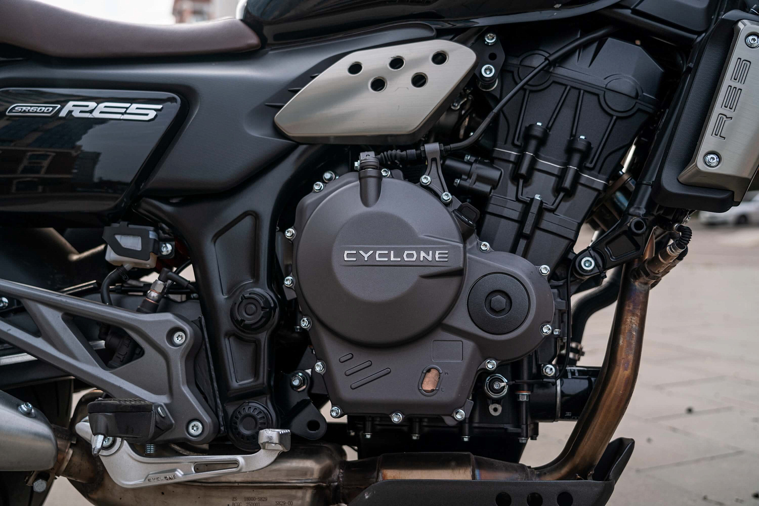 Мотоцикл CYCLONE RE5 (SR600)